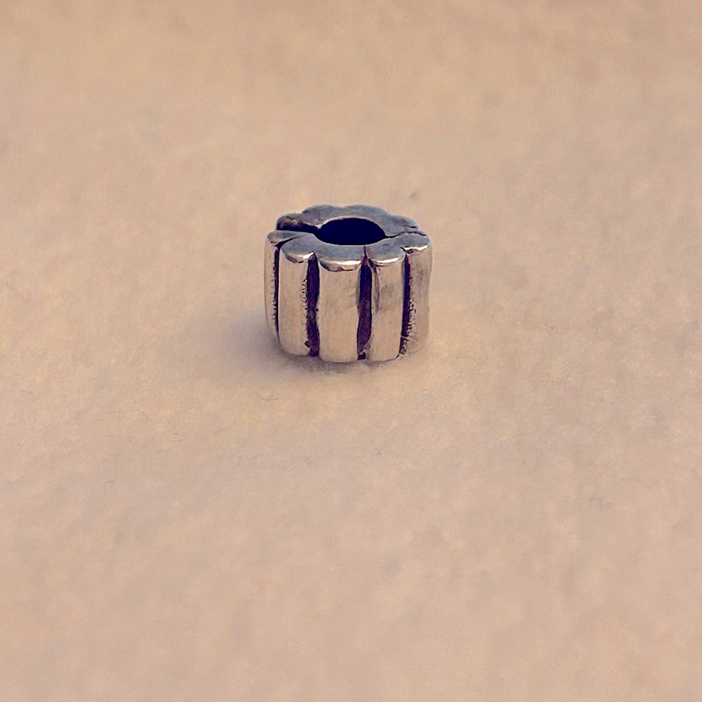 Authentic Pandora Silver Ribbed Clip Charm